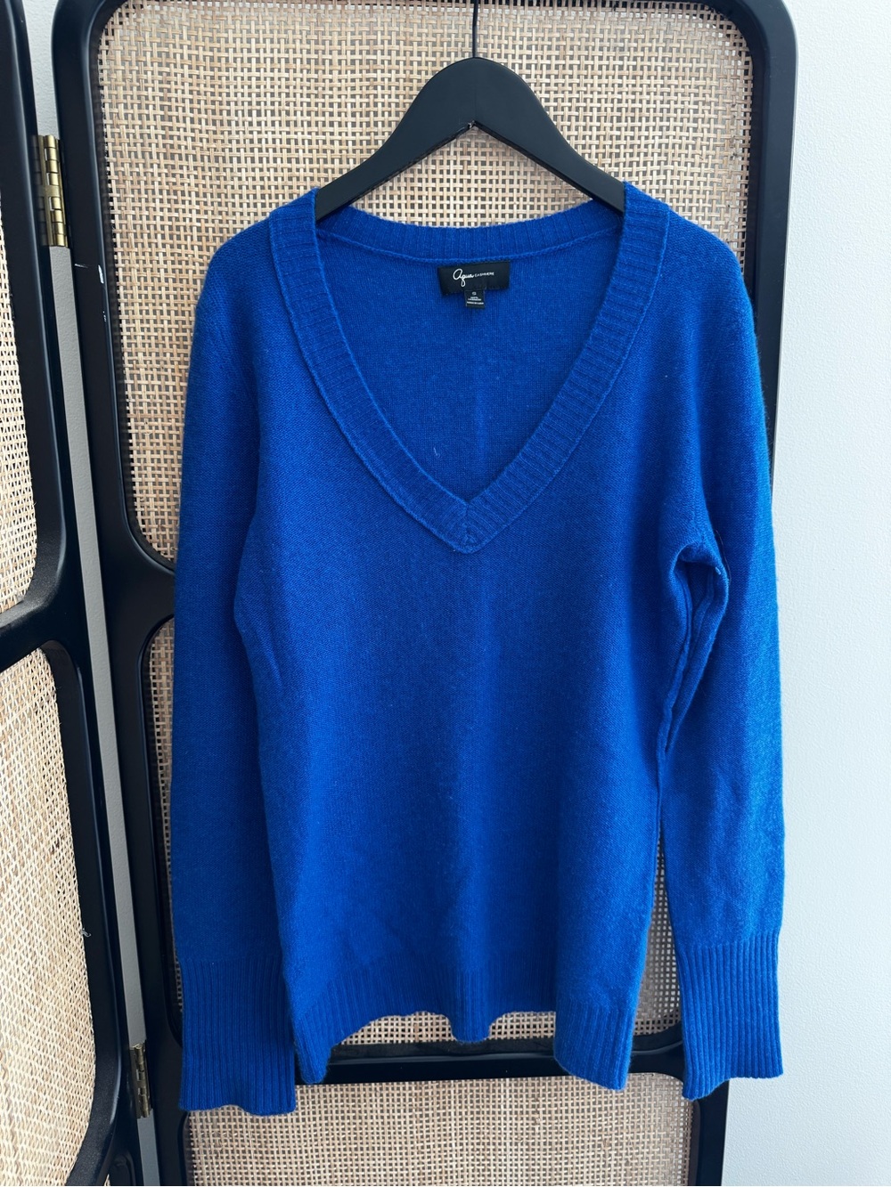 Aqua Cashmere Royal Blue V-Neck Women's Sweater